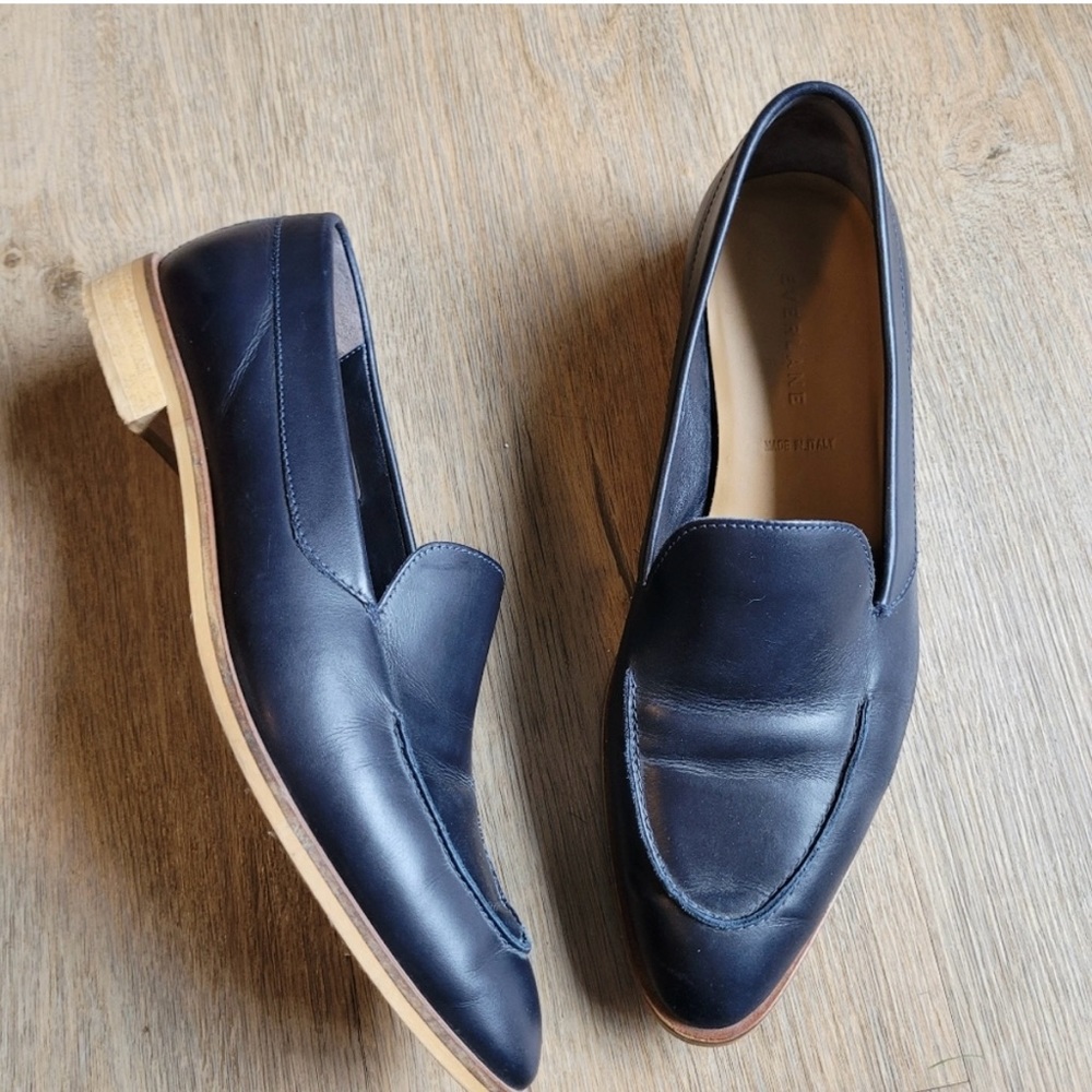 Everlane pointed toe modern loafers flats leather navy blue